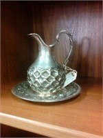 Vintage tea piTcher and plate