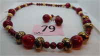 DYED QUARTZ AND GOLD PLATE BEADED NECKLACE 24"