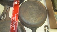GRISWOLD IRON SKILLET