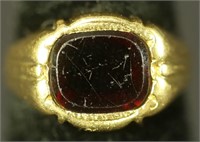 14 KTGOLD RING WITH GARNET STONE