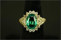 18KT YELLOW GOLD DIAMOND AND EMERALD RING