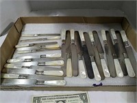 Knives with pearl handles with bands marked