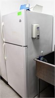 White-Westinghouse Refrigerator/Freezer