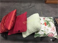 4 Decorative Throw Pillows