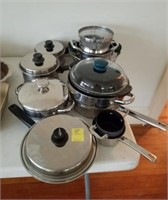 MISCELLANEOUS GROUP OF POTS AND PANS