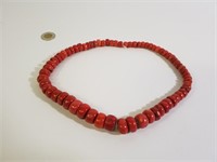 Collier vintage en corail rouge.