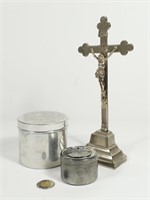 Lot religieux ancien; crucifix, 2 contenants