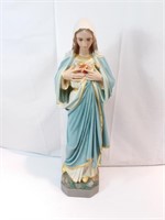 Statue de la Vierge en plâtre.