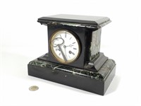 Horloge de foyer antique avec clé