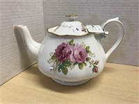 Royal Albert - American Beauty Teapot