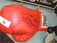 BOXER SIGNED BOXING GLOVE