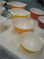 SET OF COLLECTIBLE PYREX NESTING MIXING BOWLS