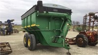 John Deere 650 Auger Wagon with Roll Top