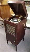Edison H-19 Diamond Disc Phonograph & Records