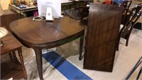 Walnut dining table with two large leaves, 29 1/2