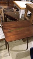 Mahogany folding table, mahogany handkerchief