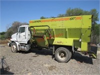 1992 Freightliner Truck with Loewen Feed Box
