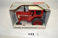International 1466 Turbo Tractor