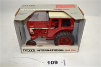International 1466 tractor