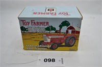 International 660 1999 National Farm Toy Show