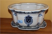 BLUE AND WHITE STONEWARE CHINESE PLANTER WITH