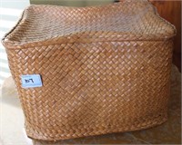 WOVEN BASKET WITH WOVEN LID