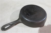 WAGNER WARE PIE LOGO # 3 CAST IRON SKILLET