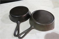 (2X) FAVORITE PIQUA WARE # 5 CAST IRON SKILLETS