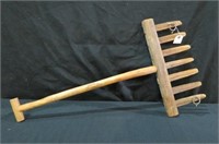 UNIQUE EARLY PRIMITIVE WOOD PITCH FORK