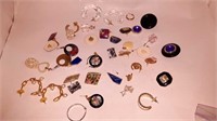 Bag of miscellaneous earrings