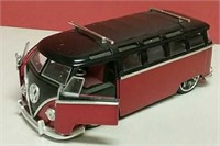 Diecast 1962 Volkswagen Bus Scale 1:24
