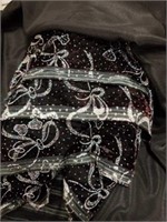 Roll of black velvet material w/glitter bow design