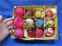 12 smaller old Christmas decorations in box(glass)