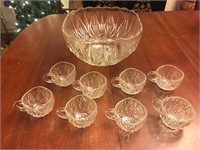 Nice punch bowl with 8 cups