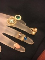 Lot of 6 costume jewelry rings- some are Sarah Coy