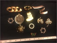 Large lot of brooches