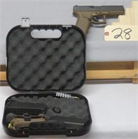 Glock G22 .40cal Semi Auto w/Case & 3 Magazines
