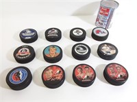 Collection de 12 rondelles de hockey
