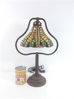 Lampe de table en métal et verre style Tiffany