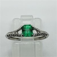 $2500 14K Emerald 30 Diamonds Ring