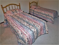 2 Oak Single Beds w/Bedding & Pillows