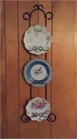 Plate hanger with 3 assorted plates