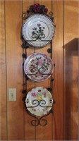 Plate hanger with assorted plates