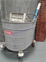 White Mop Wringer Co mop bucket