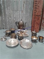 Asssorted silverplate serving pieces