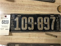 1928 Texas rear license plate.