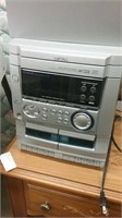 Aiwa stereo system with two speakers