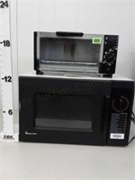 Magic Chef Microwave & Toaster Oven-as is-Works