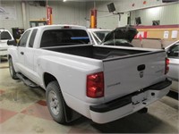 2010 DODGE DAKOTA SXT, EXT CAB, 4X2