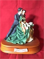 Rhett Butler And Scarlett O’hara Statues